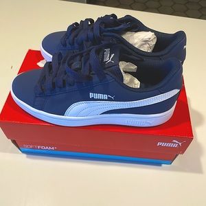 Woman’s NIB Puma Sneakers